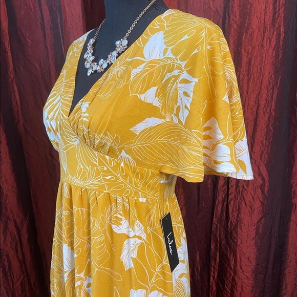 ✨BRAND NEW✨ Lulu’s yellow design maxi - Picture 3 of 5